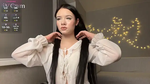 Snapshot of BeatriceMoonn chatting on November 27, 2025, 3:18 am BeatriceMoonn online show from November 27, 2025, 3:18 am