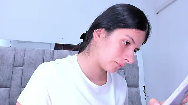 ZafiraNavarro online show from March 10, 2026, 7:40 pm