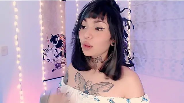 justmartina  online show from March 26, 2026, 2:21 am