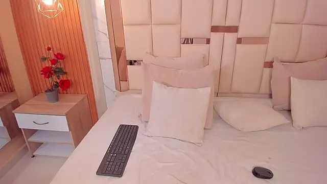 samantha quinnn online show from February 12, 2026, 4:12 am