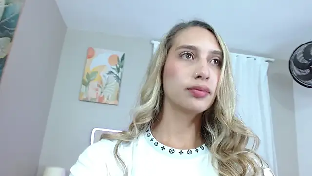 Snapshot of giselleestrella chatting on November 27, 2025, 1:11 pm giselleestrella online show from November 27, 2025, 1:11 pm