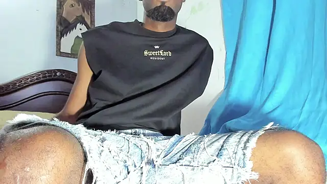Snapshot of blaze_panther chatting on June 16, 2026, 12:21 am blaze panther online show from June 16, 2026, 12:21 am