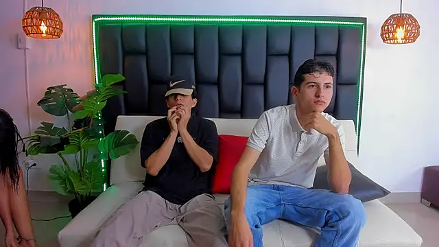 Snapshot of Crazy_porkys chatting on December 16, 2025, 7:40 pm Crazy porkys online show from December 16, 2025, 7:40 pm