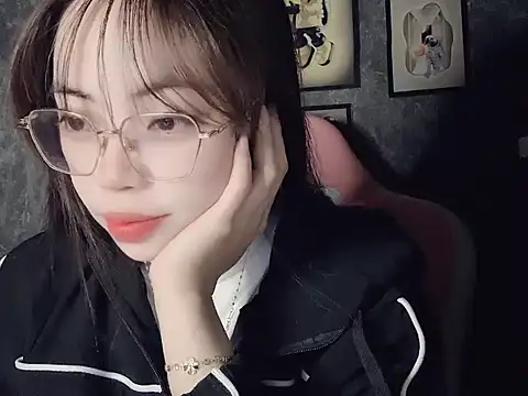 Aria5999 online show from November 30, 2025, 8:42 pm