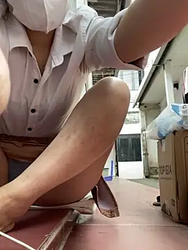 rose2111 online show from February 1, 2026, 2:54 am