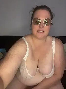 bea french curvy online show from April 9, 2026, 8:26 pm