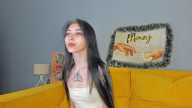 Snapshot of Ellen_Hops chatting on December 14, 2025, 9:04 am Ellen Hops online show from December 14, 2025, 9:04 am