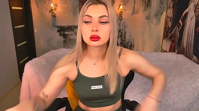 Snapshot of HyileyClark chatting on February 7, 2026, 9:17 am HyileyClark online show from February 7, 2026, 9:17 am