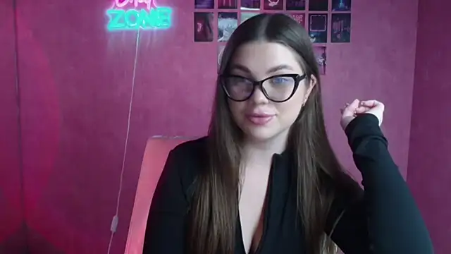 Snapshot of Violetta_Brilliant chatting on December 1, 2025, 1:23 pm Violetta Brilliant online show from December 1, 2025, 1:23 pm