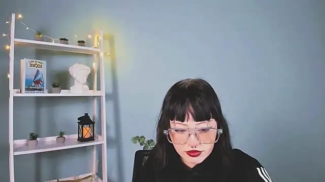 mira cool  online show from November 30, 2025, 9:21 am