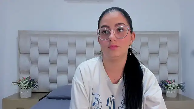 GabyJhons online show from December 19, 2025, 4:42 pm