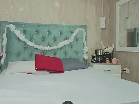 Apriil Sweett online show from December 4, 2025, 1:43 pm