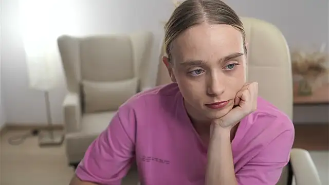 Snapshot of SharleneTaymon chatting on December 1, 2025, 10:38 am SharleneTaymon online show from December 1, 2025, 10:38 am