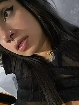 Alana Arang online show from December 3, 2025, 3:40 am