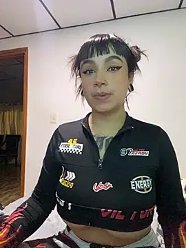 Alana Arang online show from November 28, 2025, 1:06 am