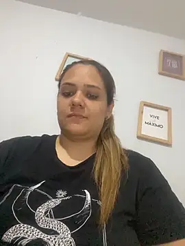 LoreinnFox online show from April 9, 2026, 4:14 am