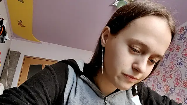 SophieHazely online show from December 5, 2025, 1:27 am