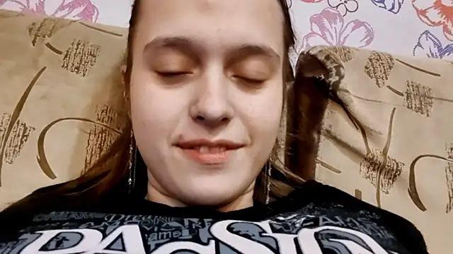 SophieHazely online show from December 19, 2025, 11:23 am