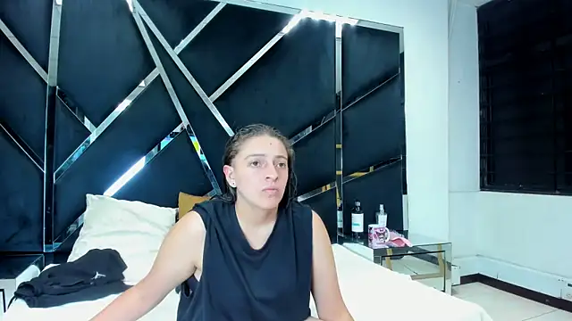 Alyssa Noah online show from April 12, 2026, 3:43 am