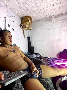 Snapshot of yeison_hoty chatting on December 4, 2025, 7:13 pm yeison hoty online show from December 4, 2025, 7:13 pm