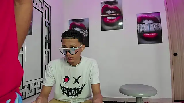 Snapshot of COUPLES_BOYS chatting on December 5, 2025, 6:12 am COUPLES BOYS online show from December 5, 2025, 6:12 am