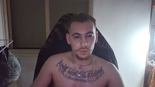 Snapshot of Lionwhispers chatting on December 1, 2025, 2:45 am Lionwhispers online show from December 1, 2025, 2:45 am