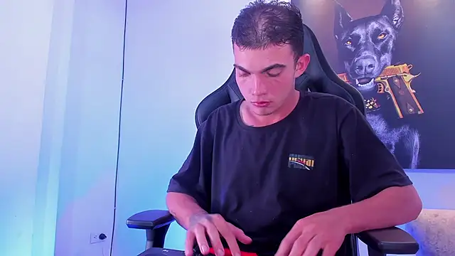 Snapshot of m0ntana777 chatting on November 28, 2025, 2:39 pm m0ntana777 online show from November 28, 2025, 2:39 pm