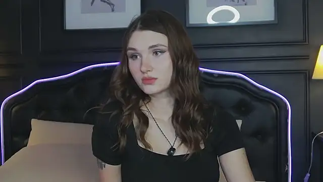 Snapshot of CrystalBrooks chatting on November 28, 2025, 8:31 pm CrystalBrooks online show from November 28, 2025, 8:31 pm