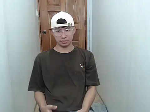 asiantwink0000 online show from January 13, 2026, 8:35 pm