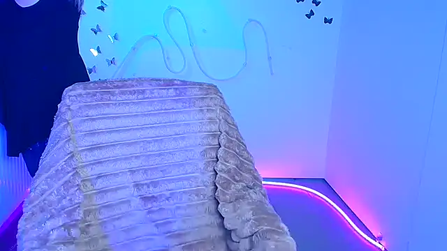 Amanda Swannn online show from March 25, 2026, 6:46 am