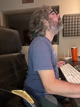 maxxporong online show from December 20, 2025, 3:26 pm