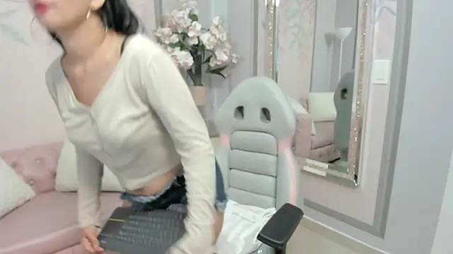 Snapshot of Shanel_sweet18 chatting on December 2, 2025, 7:26 pm Shanel sweet18 online show from December 2, 2025, 7:26 pm