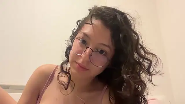 Alicatcua  online show from January 12, 2026, 3:02 am