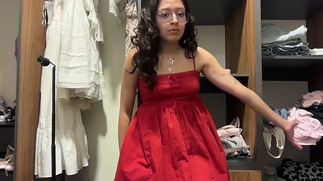 Alicatcua  online show from May 27, 2026, 3:25 am