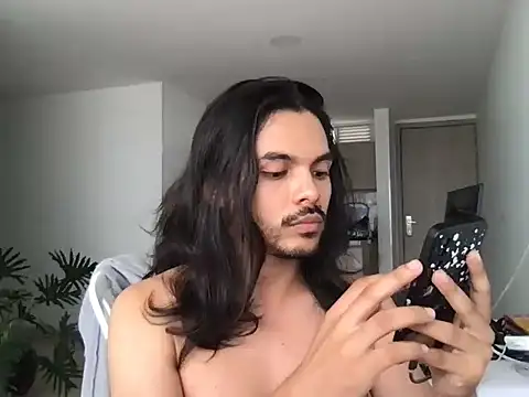 Snapshot of Lukathin chatting on November 27, 2025, 8:42 pm Lukathin online show from November 27, 2025, 8:42 pm