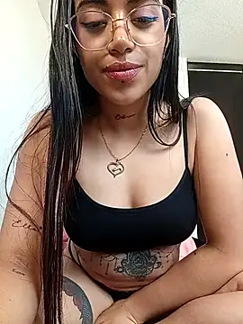 Violett  Rose online show from December 19, 2025, 3:25 pm