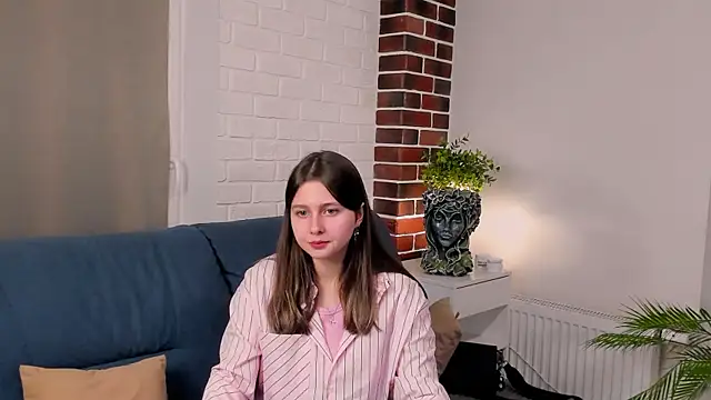 SophiaHalligan online show from December 2, 2025, 7:26 pm