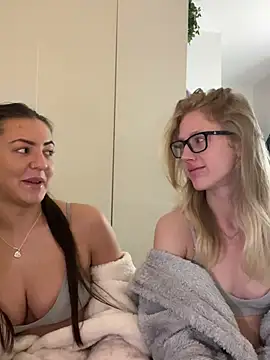 RosieLovexoxx online show from January 9, 2026, 6:15 pm