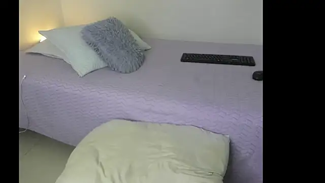 Snapshot of violetaebony chatting on January 14, 2026, 11:52 pm violetaebony online show from January 14, 2026, 11:52 pm