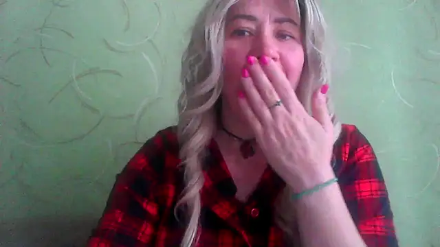 ClaireShannon online show from December 17, 2025, 9:47 am