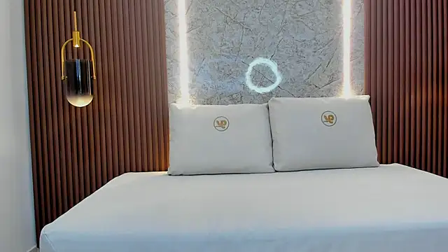 Snapshot of evony_becker_ chatting on December 4, 2025, 10:36 am evony becker online show from December 4, 2025, 10:36 am