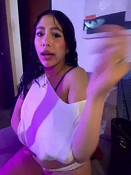 MiaScott Pink online show from January 14, 2026, 2:04 am