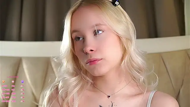 AunclreaVache online show from February 13, 2026, 2:06 pm