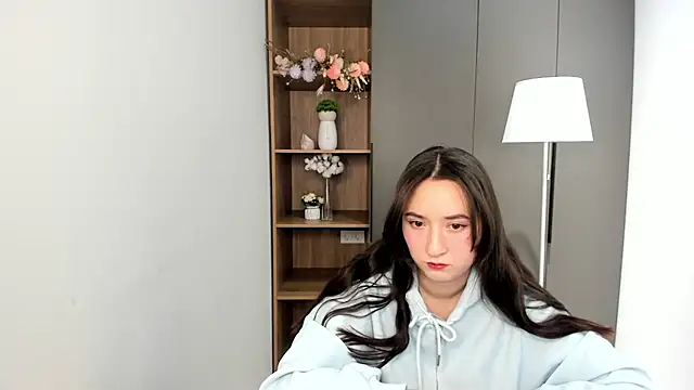 Snapshot of LuclieOppy chatting on November 29, 2025, 6:46 am LuclieOppy online show from November 29, 2025, 6:46 am