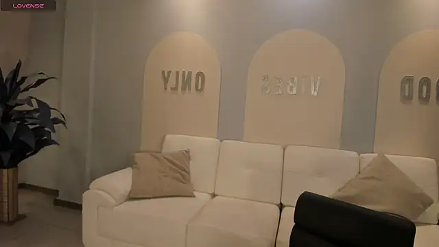 AmbarOwens online show from January 7, 2026, 4:06 am