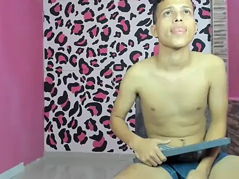 javierhotx online show from November 28, 2025, 4:23 am