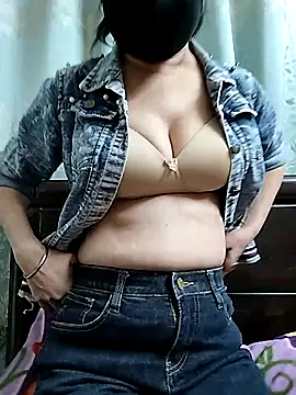 Snapshot of Queencandy736 chatting on January 13, 2026, 7:45 am Queencandy736 online show from January 13, 2026, 7:45 am