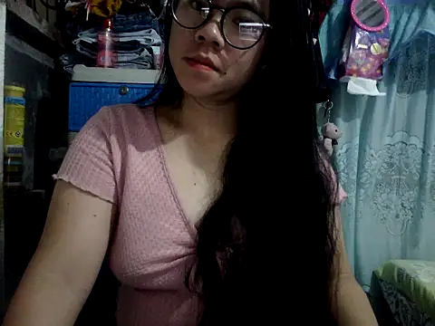 xxdreamgirl69 online show from April 4, 2026, 7:42 pm