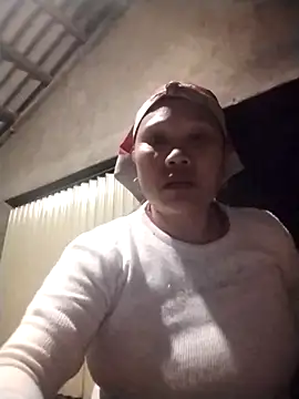 Snapshot of LeoPet2x chatting on December 22, 2025, 11:32 am LeoPet2x online show from December 22, 2025, 11:32 am