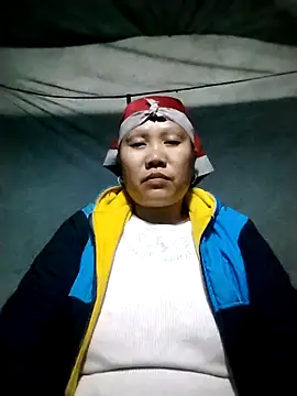 Snapshot of LeoPet2x chatting on December 21, 2025, 11:23 am LeoPet2x online show from December 21, 2025, 11:23 am